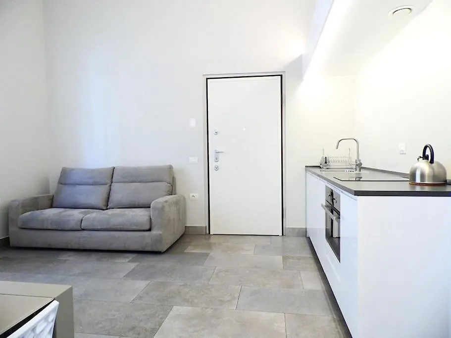 Isola Apartment Pastrengo ميلان إيطاليا